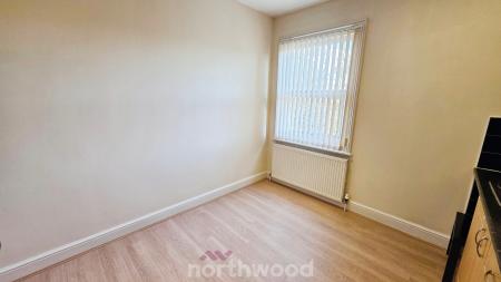 1 bedroom Flat to let in Thorne Road, Doncaster, DN1