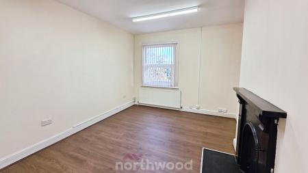 1 bedroom Flat to let in Thorne Road, Doncaster, DN1