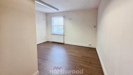 1 bedroom Flat to let in Thorne Road, Doncaster, DN1