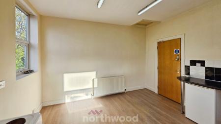 1 bedroom Flat to let in Thorne Road, Doncaster, DN1