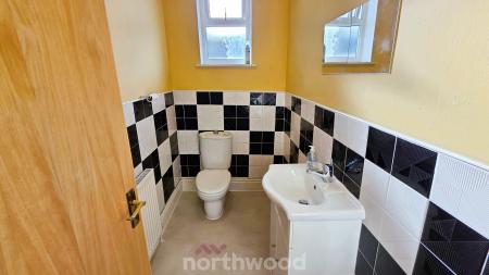 1 bedroom Flat to let in Thorne Road, Doncaster, DN1