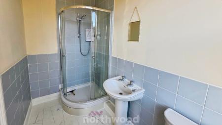 1 bedroom Flat to let in Thorne Road, Doncaster, DN1