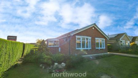 3 bedroom Bungalow for sale in Bellerby Road, Skellow, Doncaster, DN6