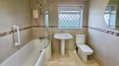 3 bedroom Bungalow for sale in Bellerby Road, Skellow, Doncaster, DN6