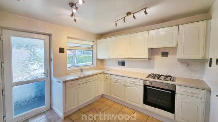 3 bedroom Bungalow for sale in Bellerby Road, Skellow, Doncaster, DN6