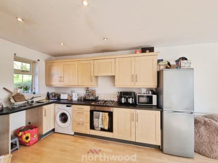 2 bedroom Flat for sale in Brander Close, Balby, Doncaster, DN4