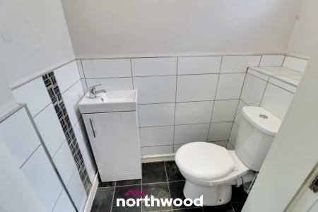 5 bedroom Semi-detached house for sale in Carr House Road, Belle Vue, Doncaster, DN4