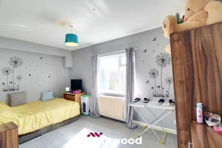 5 bedroom Semi-detached house for sale in Carr House Road, Belle Vue, Doncaster, DN4