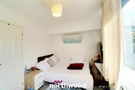 5 bedroom Semi-detached house for sale in Carr House Road, Belle Vue, Doncaster, DN4