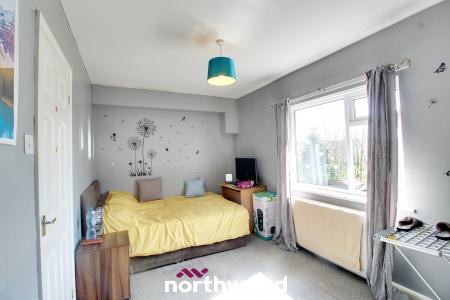 5 bedroom Semi-detached house for sale in Carr House Road, Belle Vue, Doncaster, DN4