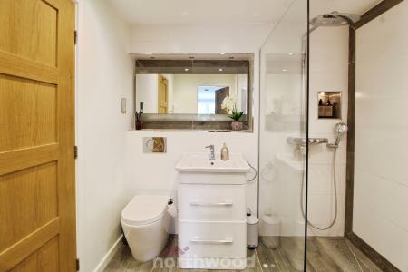 5 bedroom Detached house for sale in Checkstone Avenue, Bessacarr, Doncaster, DN4