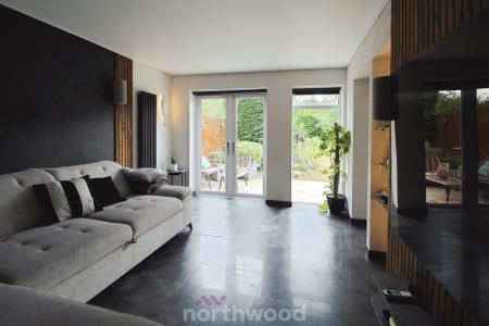 5 bedroom Detached house for sale in Checkstone Avenue, Bessacarr, Doncaster, DN4