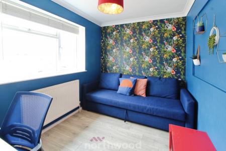 5 bedroom Detached house for sale in Checkstone Avenue, Bessacarr, Doncaster, DN4