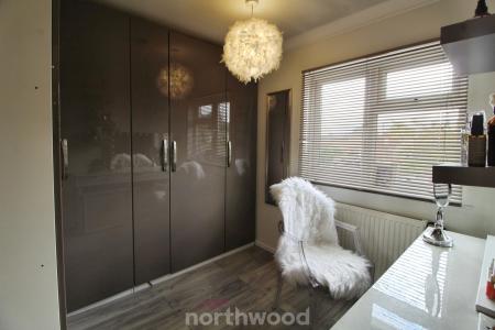 5 bedroom Detached house for sale in Checkstone Avenue, Bessacarr, Doncaster, DN4