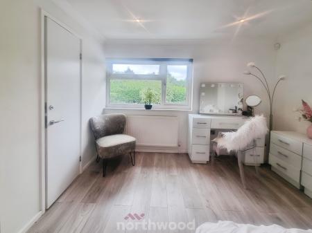 5 bedroom Detached house for sale in Checkstone Avenue, Bessacarr, Doncaster, DN4