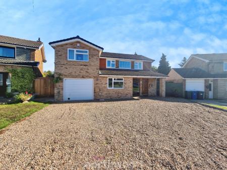 5 bedroom Detached house for sale in Checkstone Avenue, Bessacarr, Doncaster, DN4