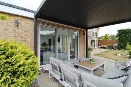 5 bedroom Detached house for sale in Checkstone Avenue, Bessacarr, Doncaster, DN4