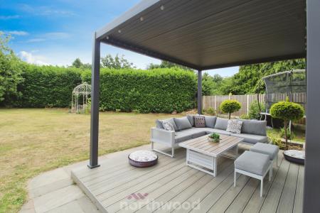 5 bedroom Detached house for sale in Checkstone Avenue, Bessacarr, Doncaster, DN4