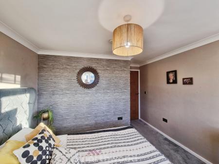 5 bedroom Detached house for sale in Checkstone Avenue, Bessacarr, Doncaster, DN4