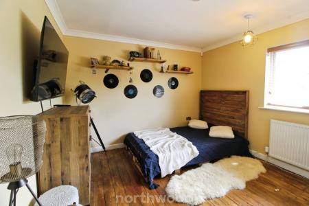 5 bedroom Detached house for sale in Checkstone Avenue, Bessacarr, Doncaster, DN4