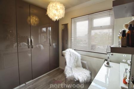 5 bedroom Detached house for sale in Checkstone Avenue, Bessacarr, Doncaster, DN4