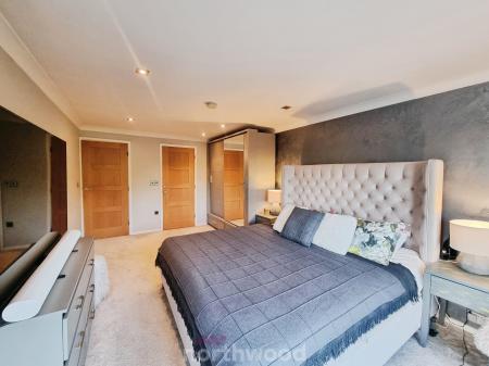 5 bedroom Detached house for sale in Checkstone Avenue, Bessacarr, Doncaster, DN4