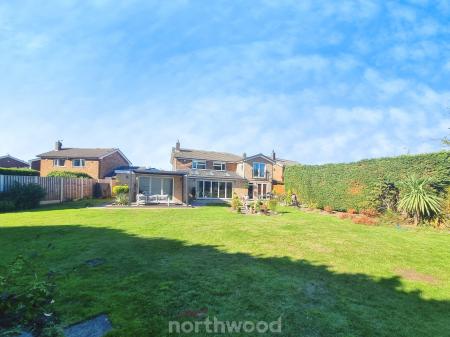 5 bedroom Detached house for sale in Checkstone Avenue, Bessacarr, Doncaster, DN4