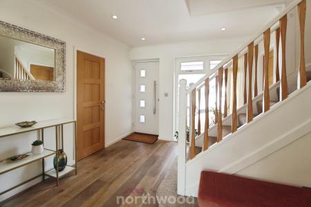 5 bedroom Detached house for sale in Checkstone Avenue, Bessacarr, Doncaster, DN4