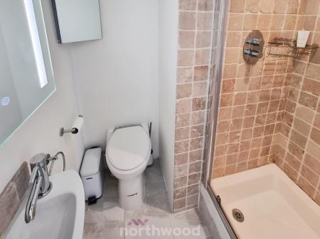 5 bedroom Detached house for sale in Checkstone Avenue, Bessacarr, Doncaster, DN4