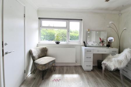 5 bedroom Detached house for sale in Checkstone Avenue, Bessacarr, Doncaster, DN4