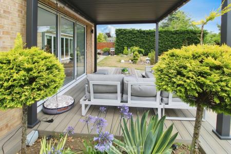 5 bedroom Detached house for sale in Checkstone Avenue, Bessacarr, Doncaster, DN4