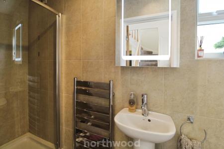 5 bedroom Detached house for sale in Checkstone Avenue, Bessacarr, Doncaster, DN4