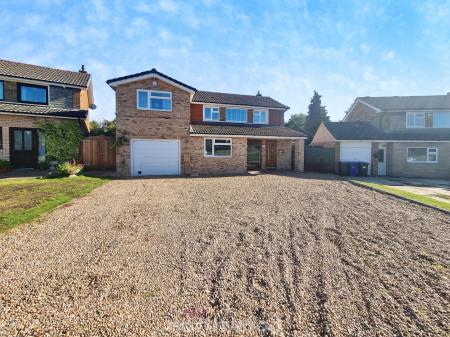 5 bedroom Detached house for sale in Checkstone Avenue, Bessacarr, Doncaster, DN4