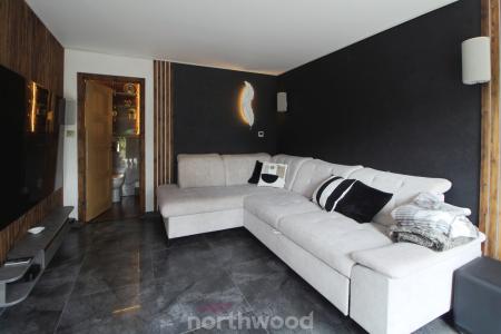 5 bedroom Detached house for sale in Checkstone Avenue, Bessacarr, Doncaster, DN4