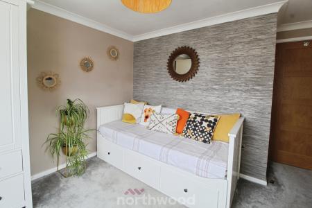 5 bedroom Detached house for sale in Checkstone Avenue, Bessacarr, Doncaster, DN4