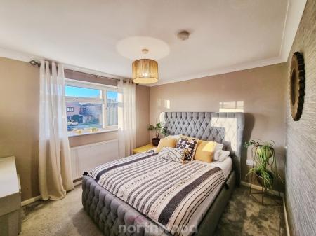 5 bedroom Detached house for sale in Checkstone Avenue, Bessacarr, Doncaster, DN4