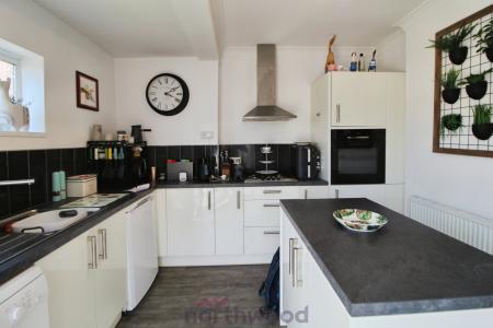 4 bedroom Semi-detached house for sale in Marlborough Road, Town Moor, Doncaster, DN2