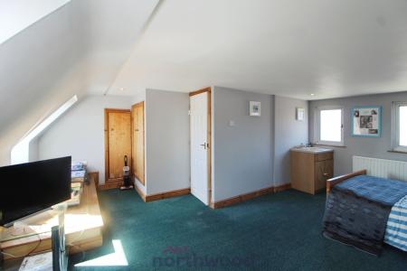 4 bedroom Semi-detached house for sale in Marlborough Road, Town Moor, Doncaster, DN2