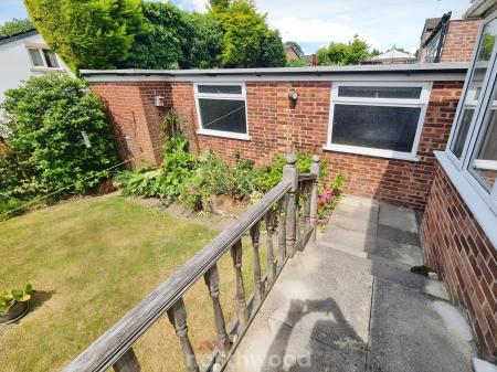 2 bedroom Detached house for sale in Riverside Drive, Sprotbrough, Doncaster, DN5