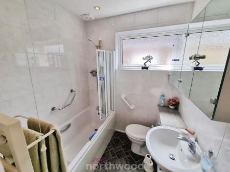 2 bedroom Detached house for sale in Riverside Drive, Sprotbrough, Doncaster, DN5