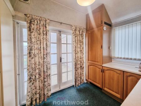 2 bedroom Bungalow for sale in Shires Close, Sprotbrough, Doncaster, DN5