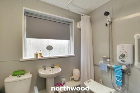 1 bedroom Detached bungalow for sale in Wensley Cresent, Bessacarr, Doncaster, DN4