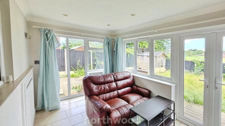 2 bedroom Semi-detached house for sale in Sunnymede Terrace, Askern, Doncaster, DN6