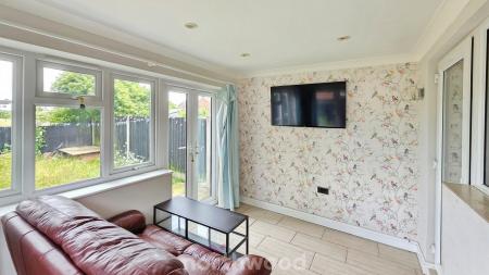2 bedroom Semi-detached house for sale in Sunnymede Terrace, Askern, Doncaster, DN6