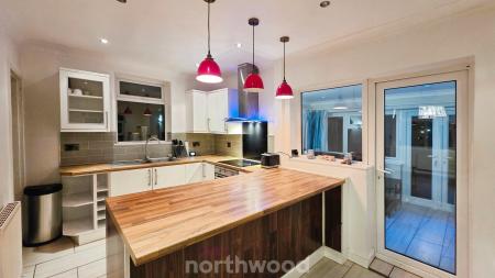 2 bedroom Semi-detached house for sale in Sunnymede Terrace, Askern, Doncaster, DN6