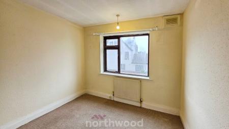 3 bedroom Flat to let in St Helens Road, Belle Vue, Doncaster, DN4
