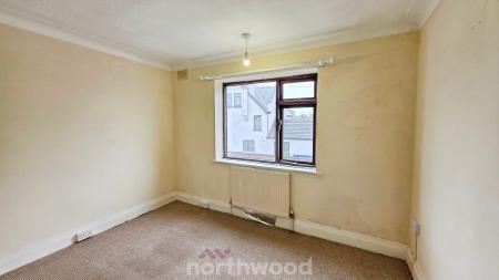 3 bedroom Flat to let in St Helens Road, Belle Vue, Doncaster, DN4