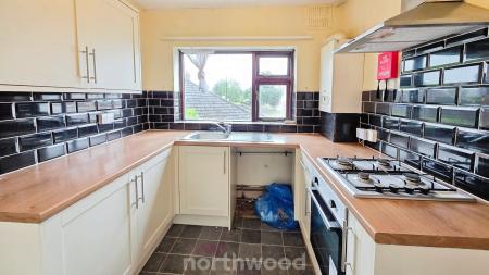 3 bedroom Flat to let in St Helens Road, Belle Vue, Doncaster, DN4