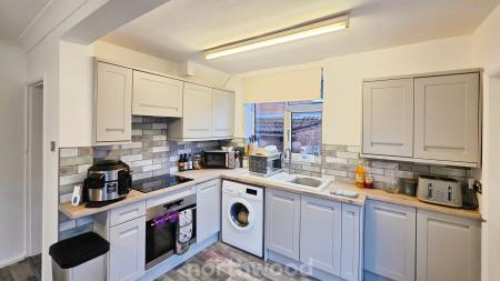 3 bedroom Semi-detached house for sale in Oakhill Road, Wheatley Hills, Doncaster, DN2