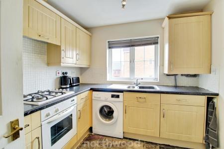 3 bedroom Flat to let in Cavalier Court, Woodfield Plantation, Doncaster, DN4